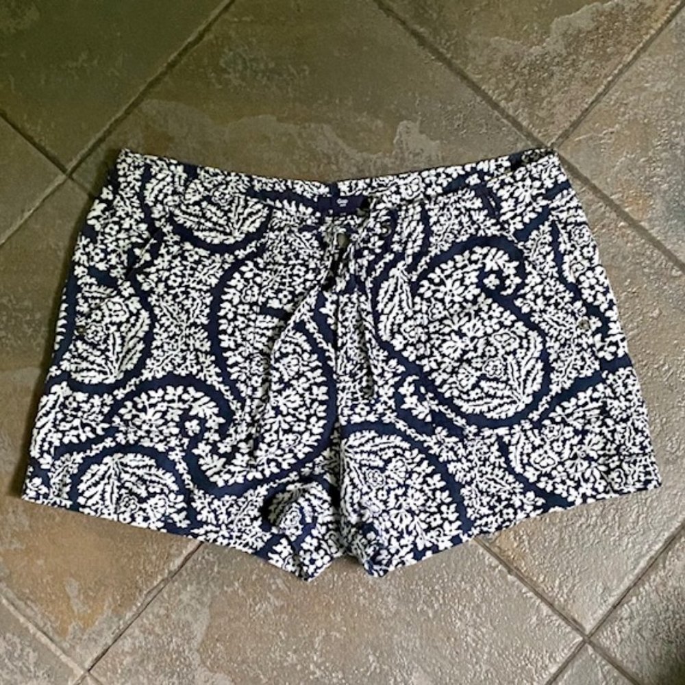 Gap Navy Blue & White Floral Shorts - Picture 9 of 9
